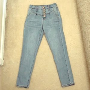 High Waisted Jeans!